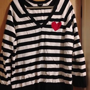 Nwot Torrid Size 2 V- Neck Sweater Black And White Striped